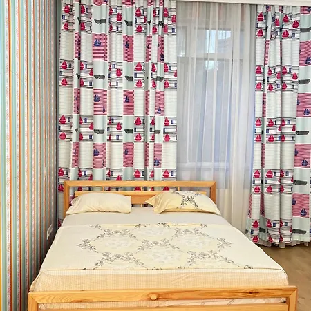 просторные в 2 жемчужине аркадия - 2 спальни, тихий двор и укрытие Apartman Odessza